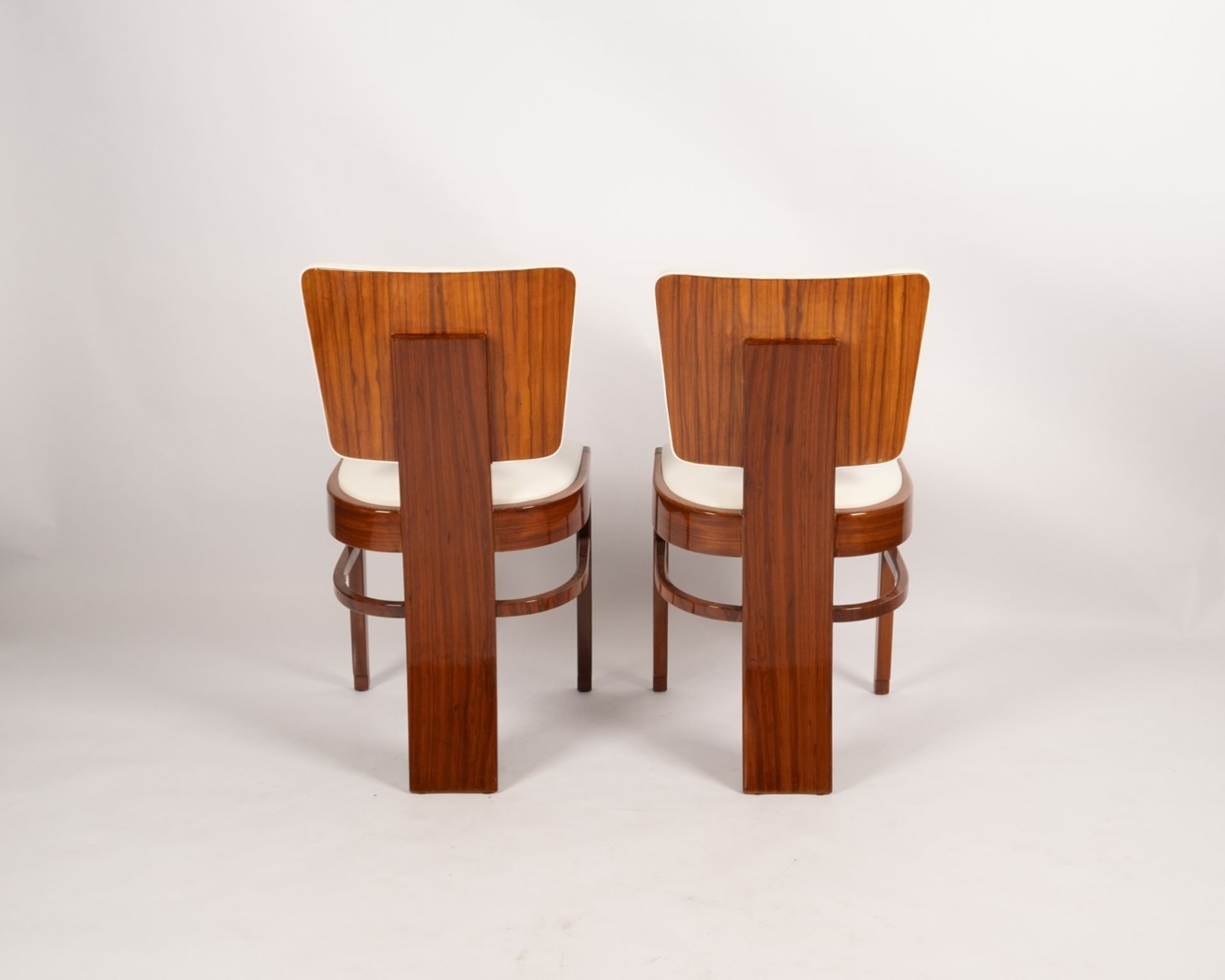 Paar Stühle, Art Déco, Nussbaum, weiße (Kunst-)Lederbezüge, H. 83.5 cm, Lackpolitur - Bild 5 aus 5