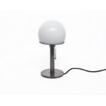 Designer-Tischlampe, "WA 24 Wilhelm Wagenfeld", Tecnolumen, Bremen, Fuß und Schaft aus vernickeltem