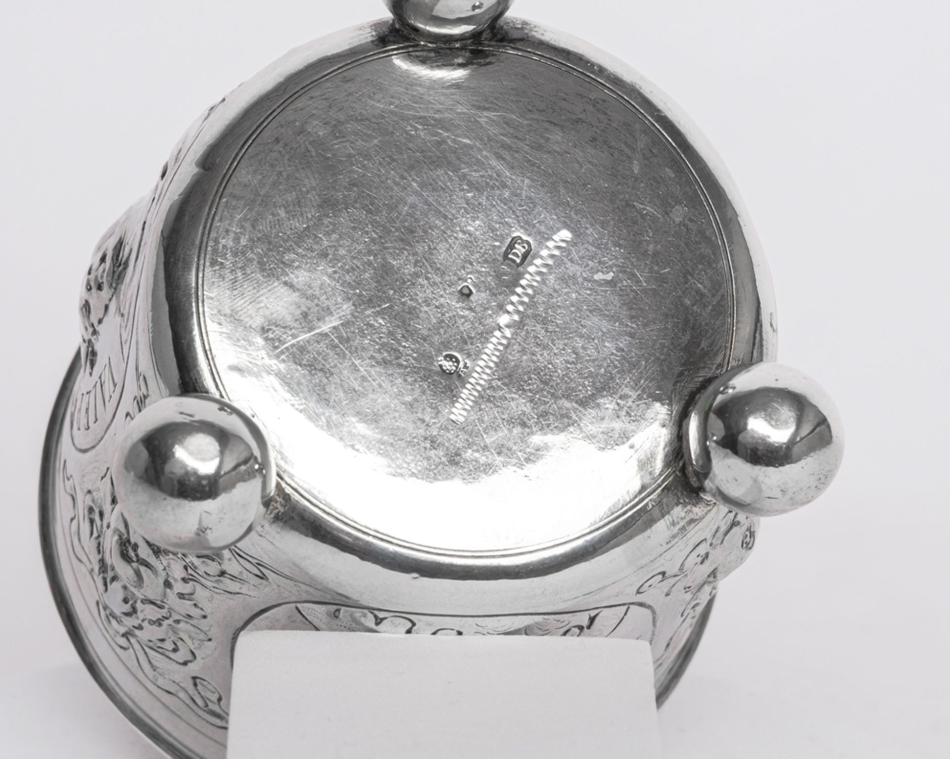 Kugelfußbecher, Silber, Augsburg, um 1697, Stadtmarke, Meistermarke DB (David Baumann), Tremolierst - Bild 4 aus 4