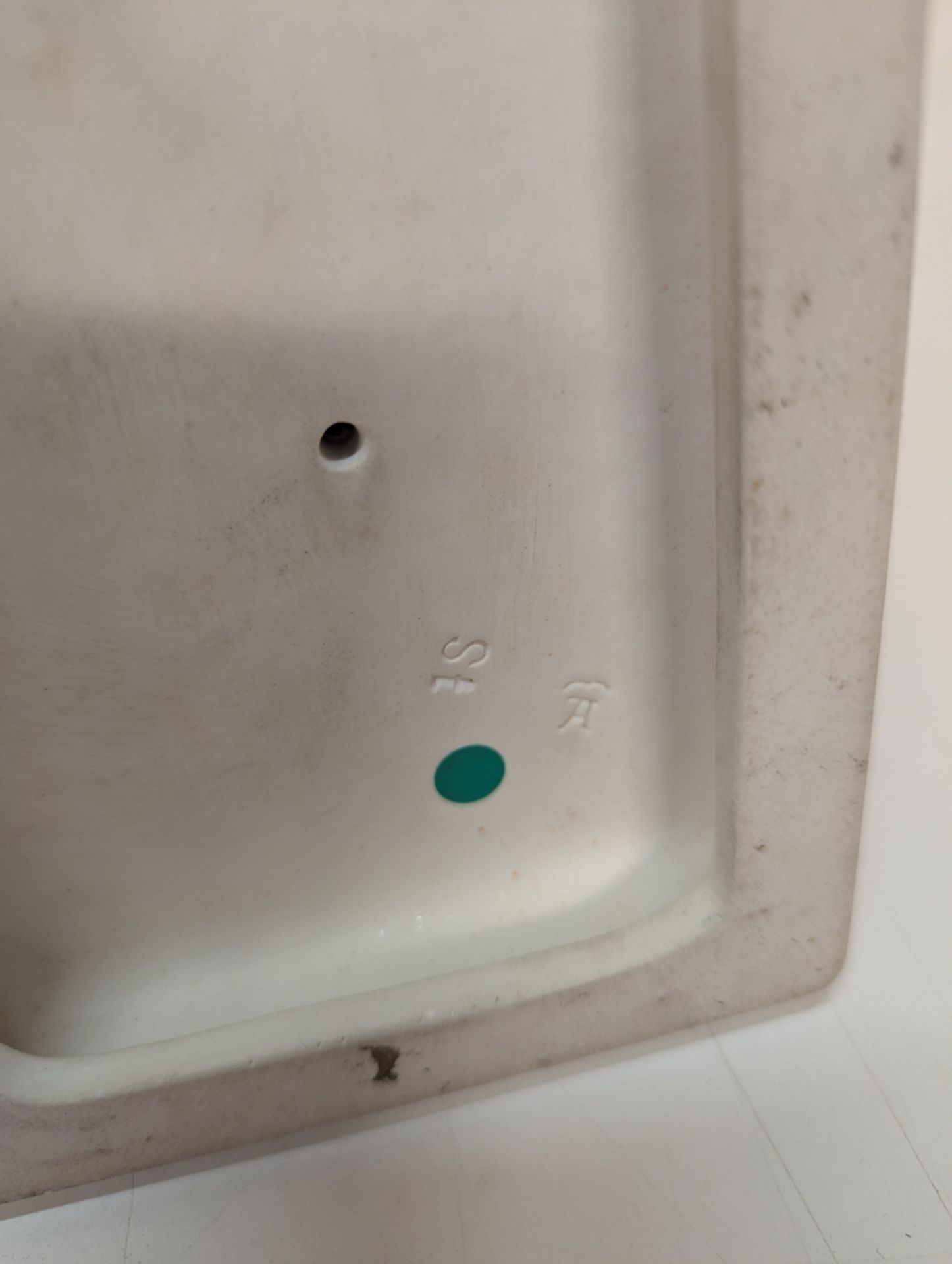 Porzellanfigur, "Der Sarotti-Mohr", KPM Berlin, polychrom und goldstaffiert, Modellentwurf von Juli - Bild 4 aus 4