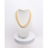 Perlenkette, Perlen ø ca. 8 mm, Schließe 18kt Weißgold, kleine Brillanten, ca. 89 cm lang