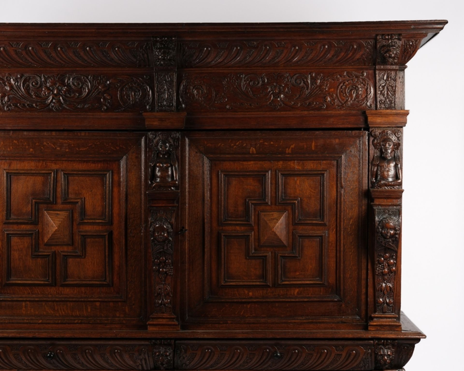 Flämischer Aufsatzschrank der Spätrenaissance, 2. Hälfte 17. Jh., Eiche, zweiteiliges Möbel im Ober - Bild 2 aus 4