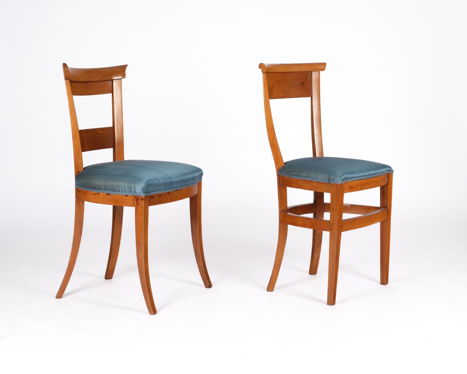 2 Paare Stühle, Biedermeier, 1. Drittel 19. Jh., Kirschbaum, grüne Polsterbezüge, H. 84 - 87 cm, gu - Bild 3 aus 4