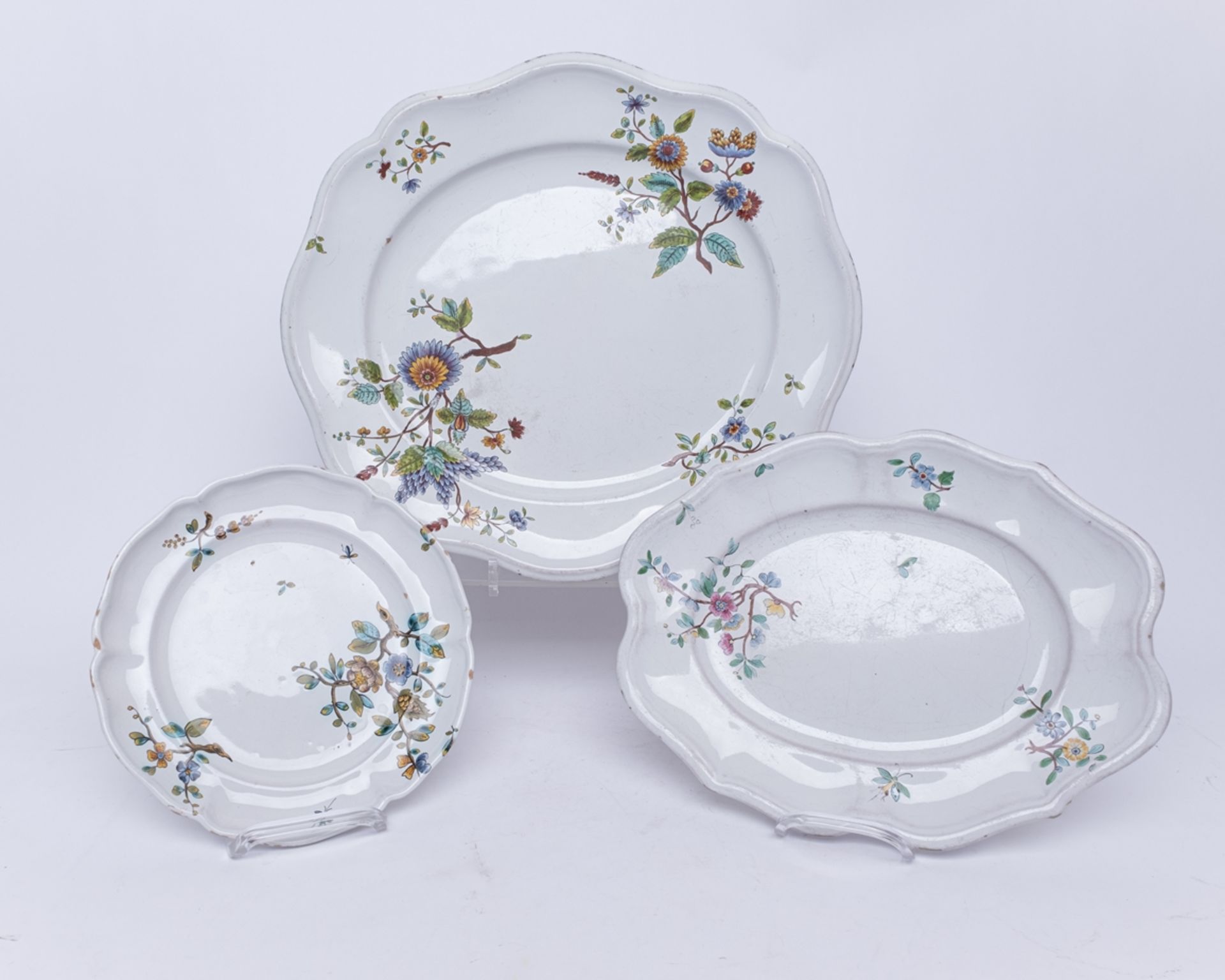 Teller, 2 Platten, Straßburg, um 1735-48, Paul Hannong, ungemarkt, Fayence, passige Formen, polychr