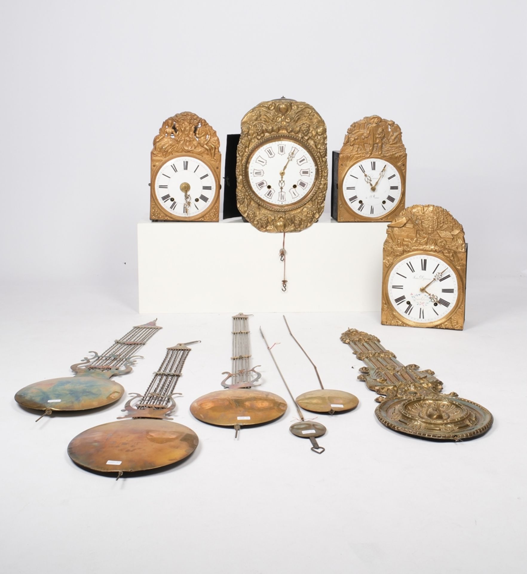 Konvolut von 4 Comtoisen, Frankreich, 18./19. Jh., davon zwei signiert: "Frederic Depierre á ...(?)