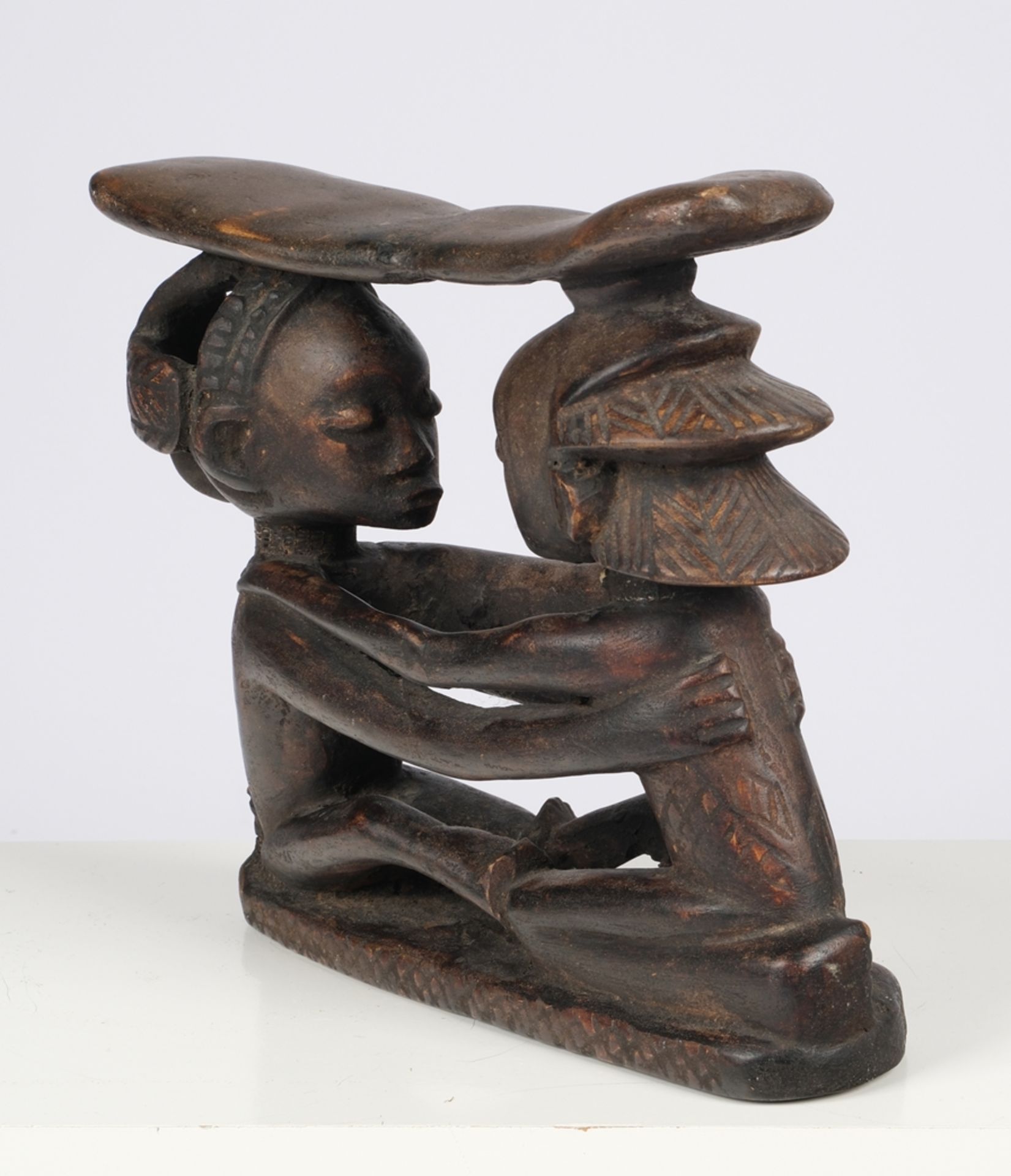Nackenstütze, Luba, Kongo, Afrika, Holz, dunkelbraun patiniert, figural, 26.5 x 28.5 x 8 cm. - Bild 4 aus 4
