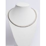 Omega-Kette, 14kt Weißgold, ca. 39 g, ca. 0.6 cm breit, ø innen ca. 13.5 cm, ca. 42 cm lang