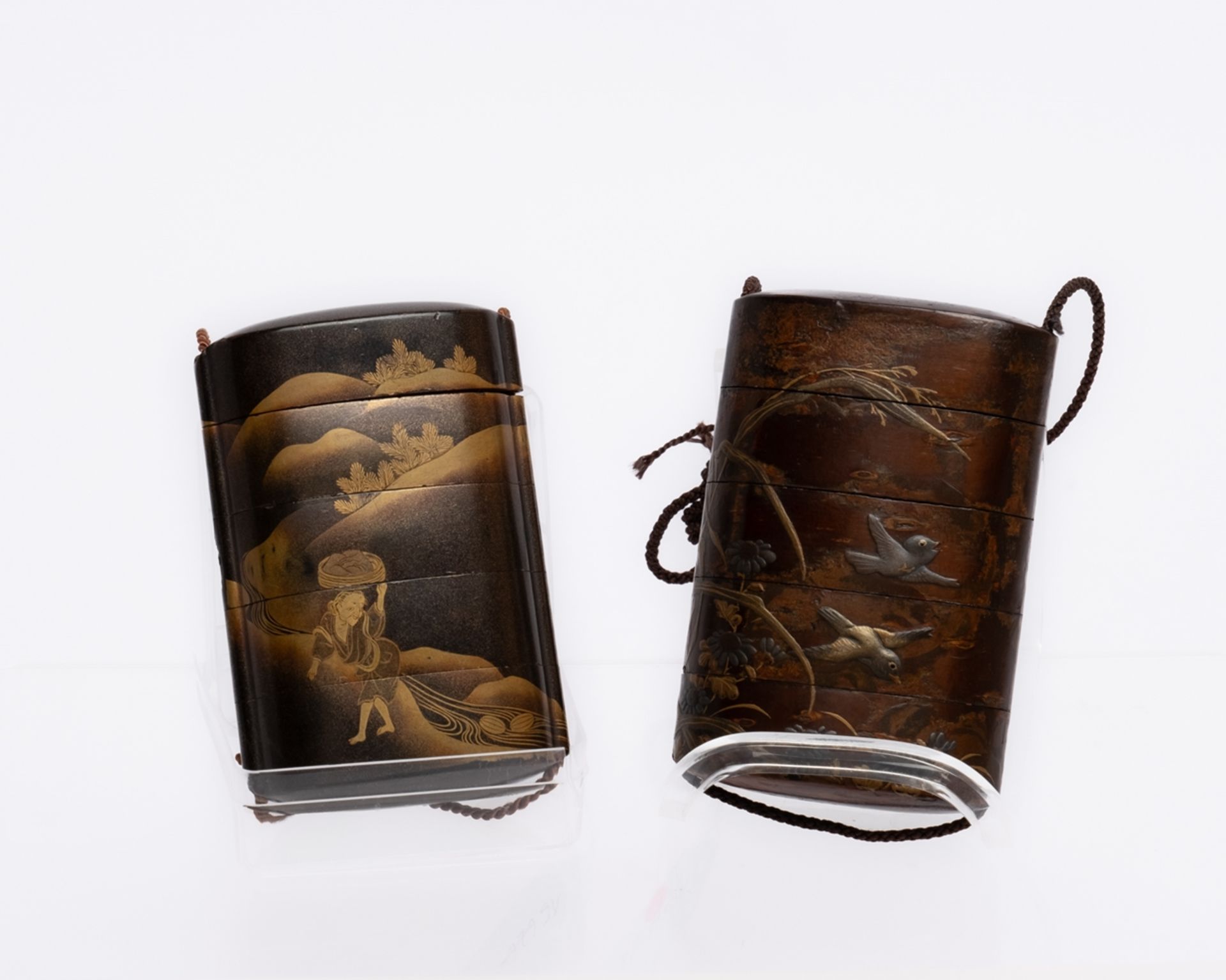 Konvolut 2 Inrō, Japan, spätes 19. Jh., beide Inrō je fünf-teilig, 1x Darstellung einer hügeligen F