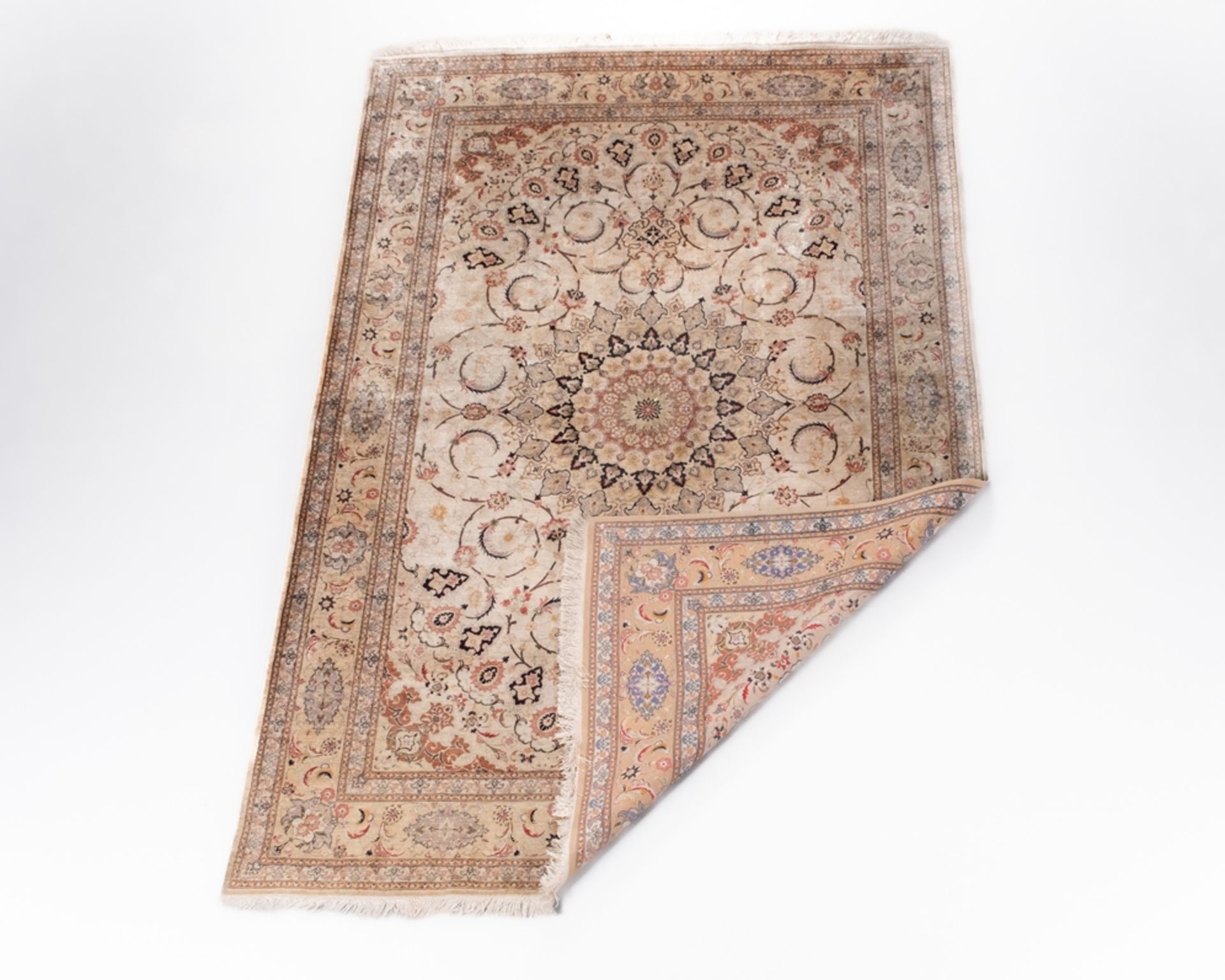 Isfahan, Iran, Seide auf Seide, feine Knüpfung, ca. 2.93 x 1.94 m, teilweise verschmutzt - Bild 2 aus 2