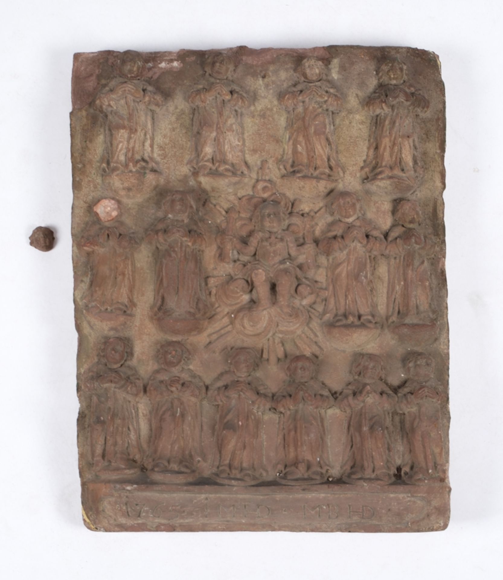 "Christus umgeben von den vierzehn Nothelfern", Relief, wohl Teil eines Epitaphs, roter (pfälzer?) 