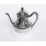 Teekanne, Silber 800, deutsch, bauchige Form mit Lorbeer-Band und Perlschnur, Scharnierdeckel mit K