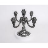 Tischleuchter, Silber 800, ovaler Fuß mit gedrehten Zügen, vier geschwungene Leuchterarme mit Akant