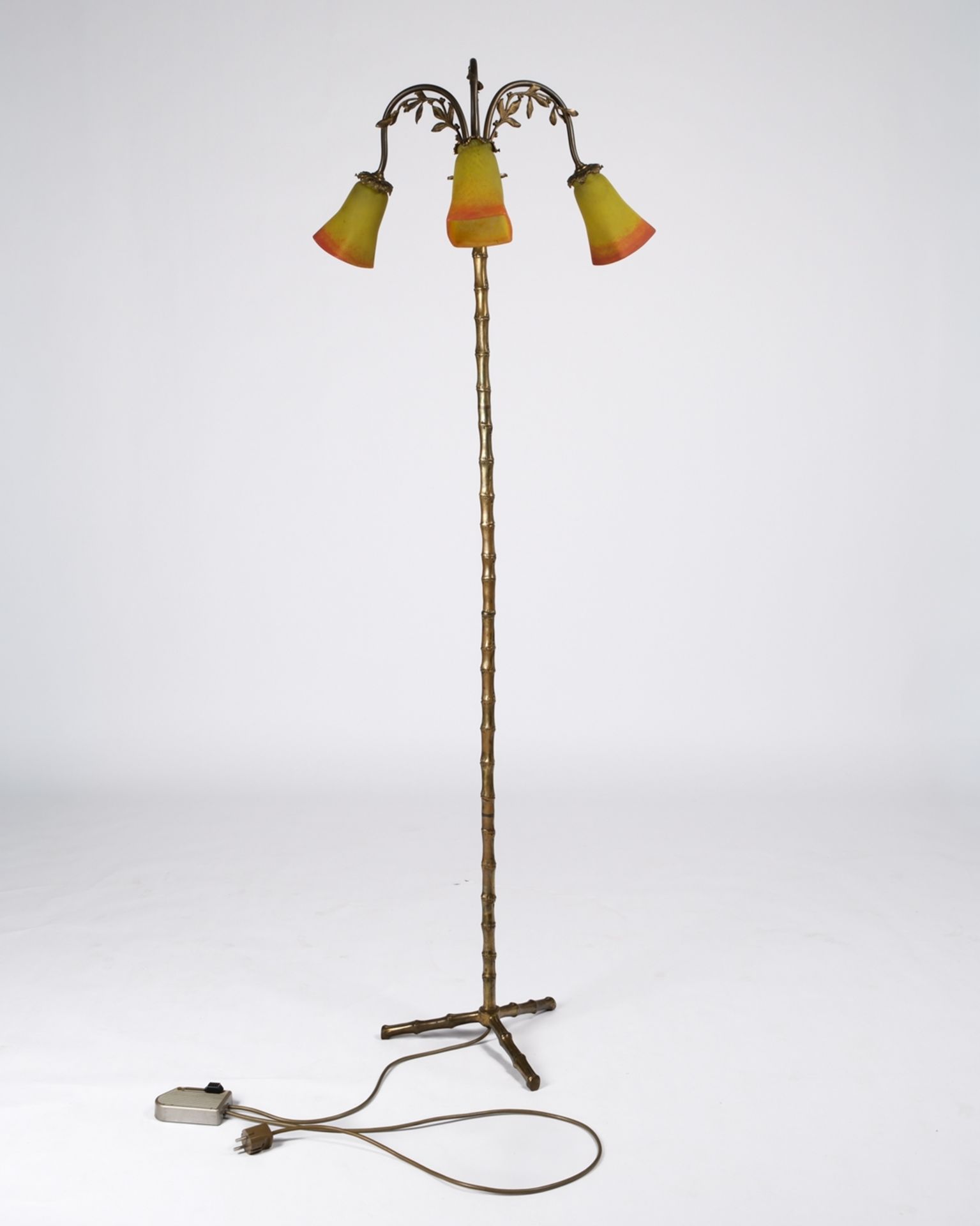 Skulpturale Stehlampe, Jugendstil, Frankreich, um 1900, dreiflammiger Leuchter mit außergewöhnliche