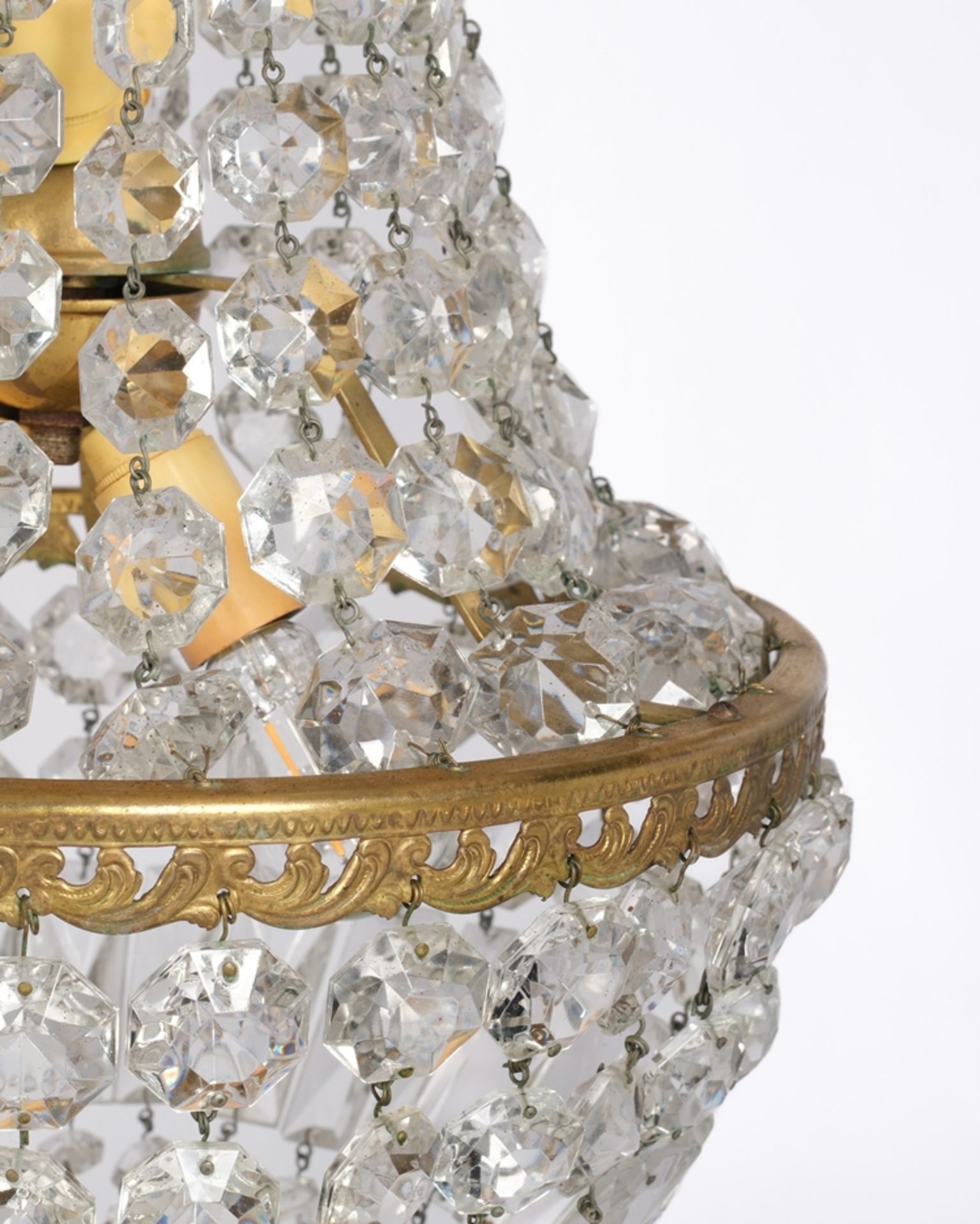 Deckenlüster, Empirestil, Frankreich, 20. Jh., Bronze, Glasbehang, Korbform, vierflammig, elektrifi - Bild 2 aus 2