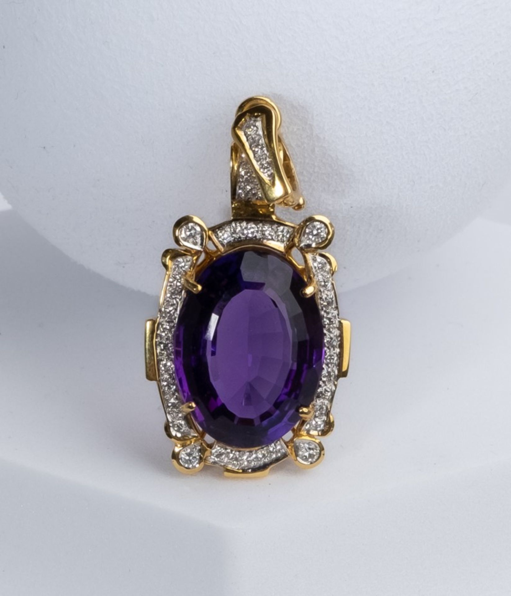 Anhänger, 18kt Gelbgold, Amethyst ca. 12.0 ct., Brillanten, ca. 9.3 g