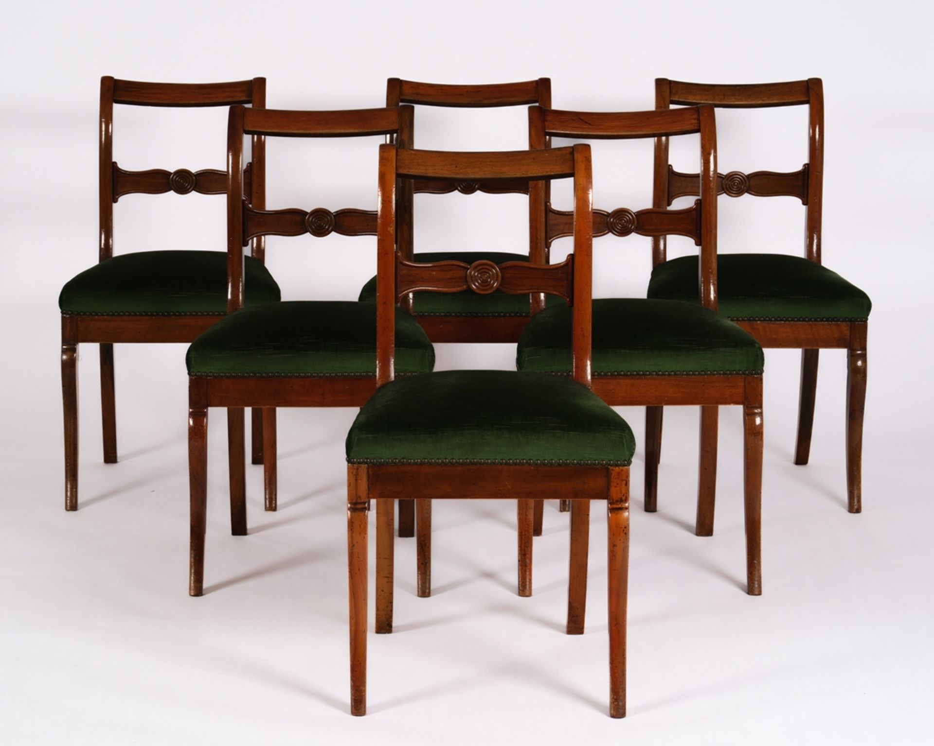 Satz von 6 Stühlen, Biedermeier, 1. Drittel 19. Jh., Lehndekor mit zentralem Medaillon, Säbelbeine, - Bild 2 aus 5