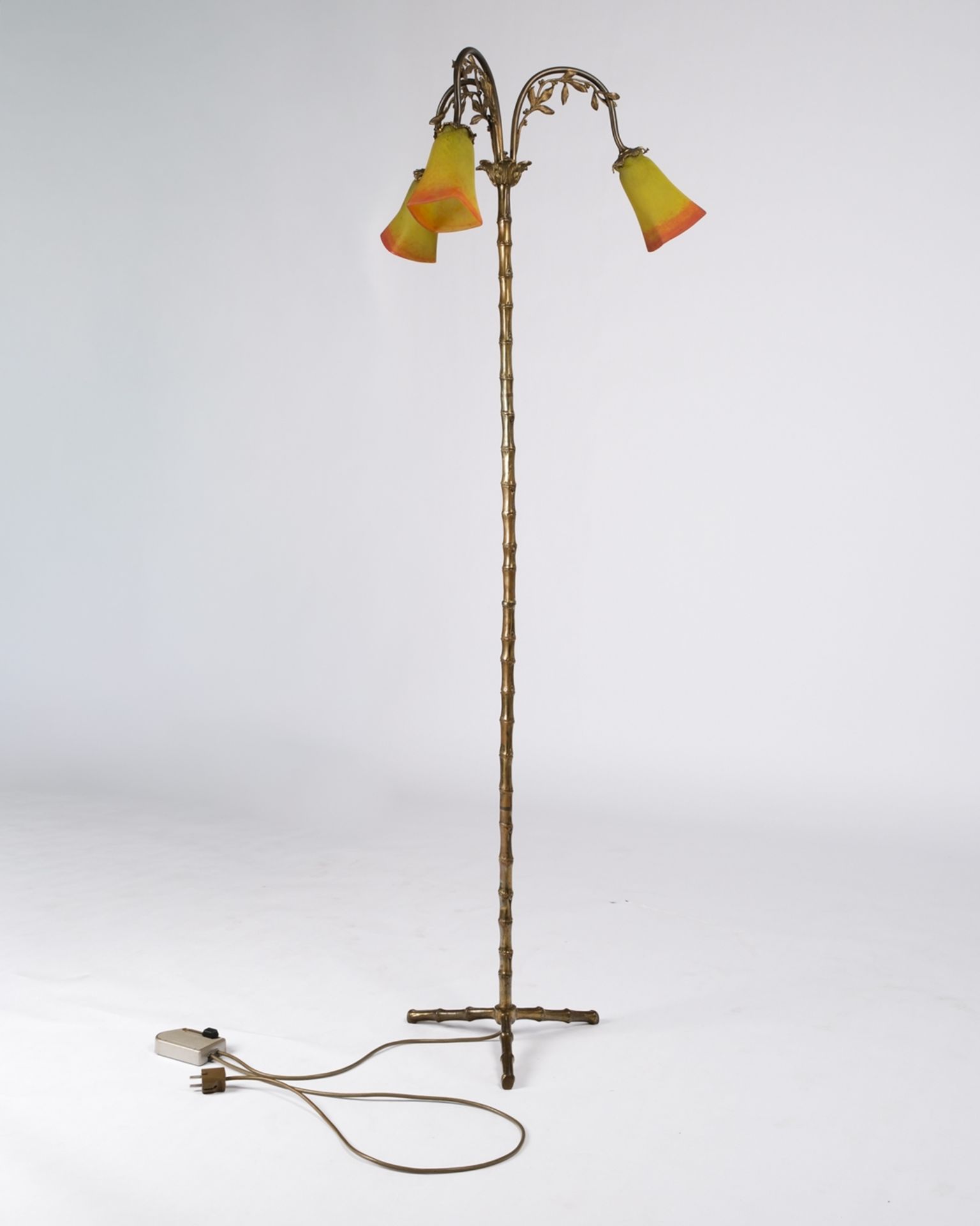 Skulpturale Stehlampe, Jugendstil, Frankreich, um 1900, dreiflammiger Leuchter mit außergewöhnliche - Bild 2 aus 8