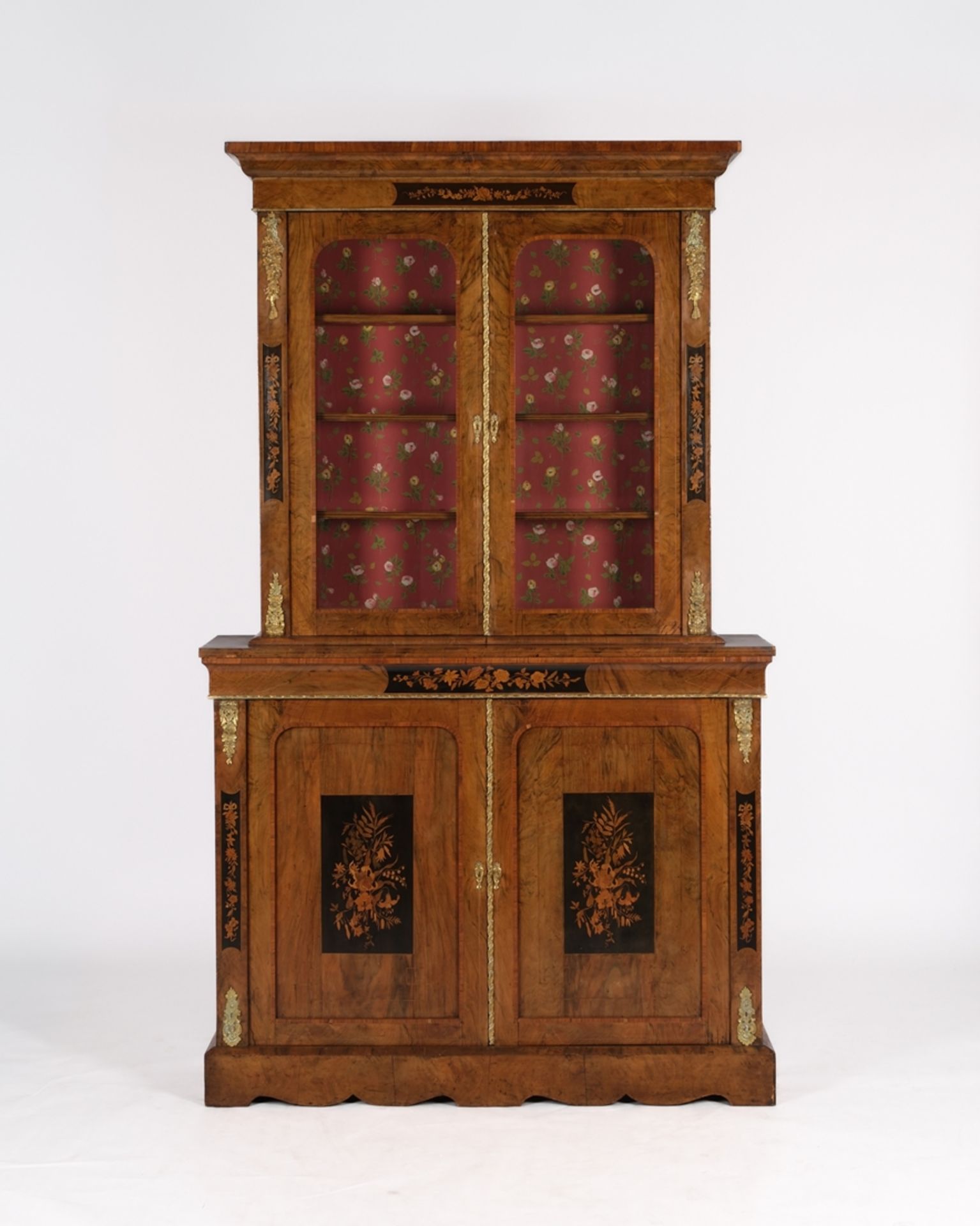 Napoleon III-Aufsatzvitrine, Frankreich, um 1850, Nussbaum oder Palisander furniert, zweiteiliger K