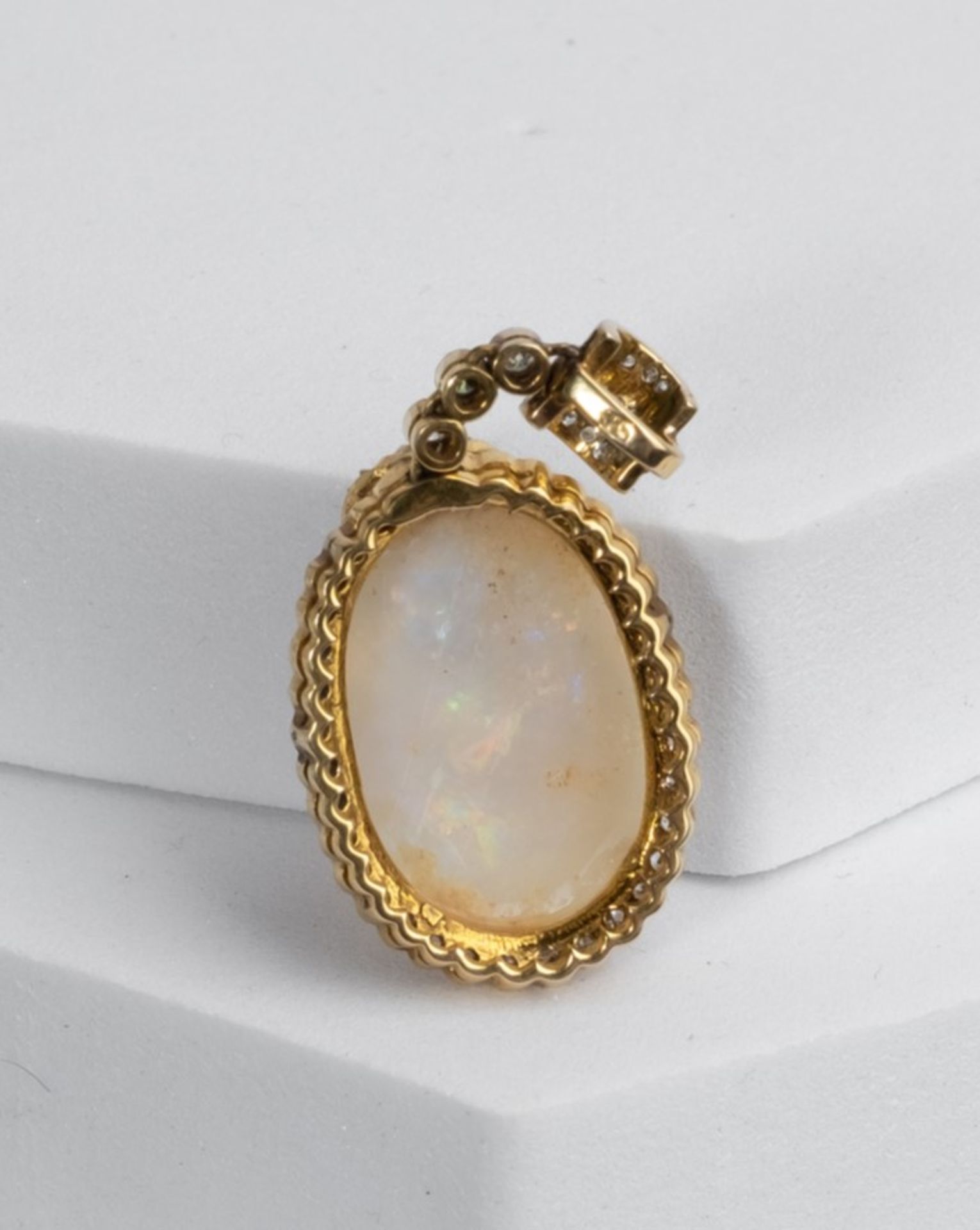 Anhänger, 14kt Gelbgold, Opalcabochon ca. 11.0 ct., Brillanten, ca. 7.2 g - Bild 2 aus 2