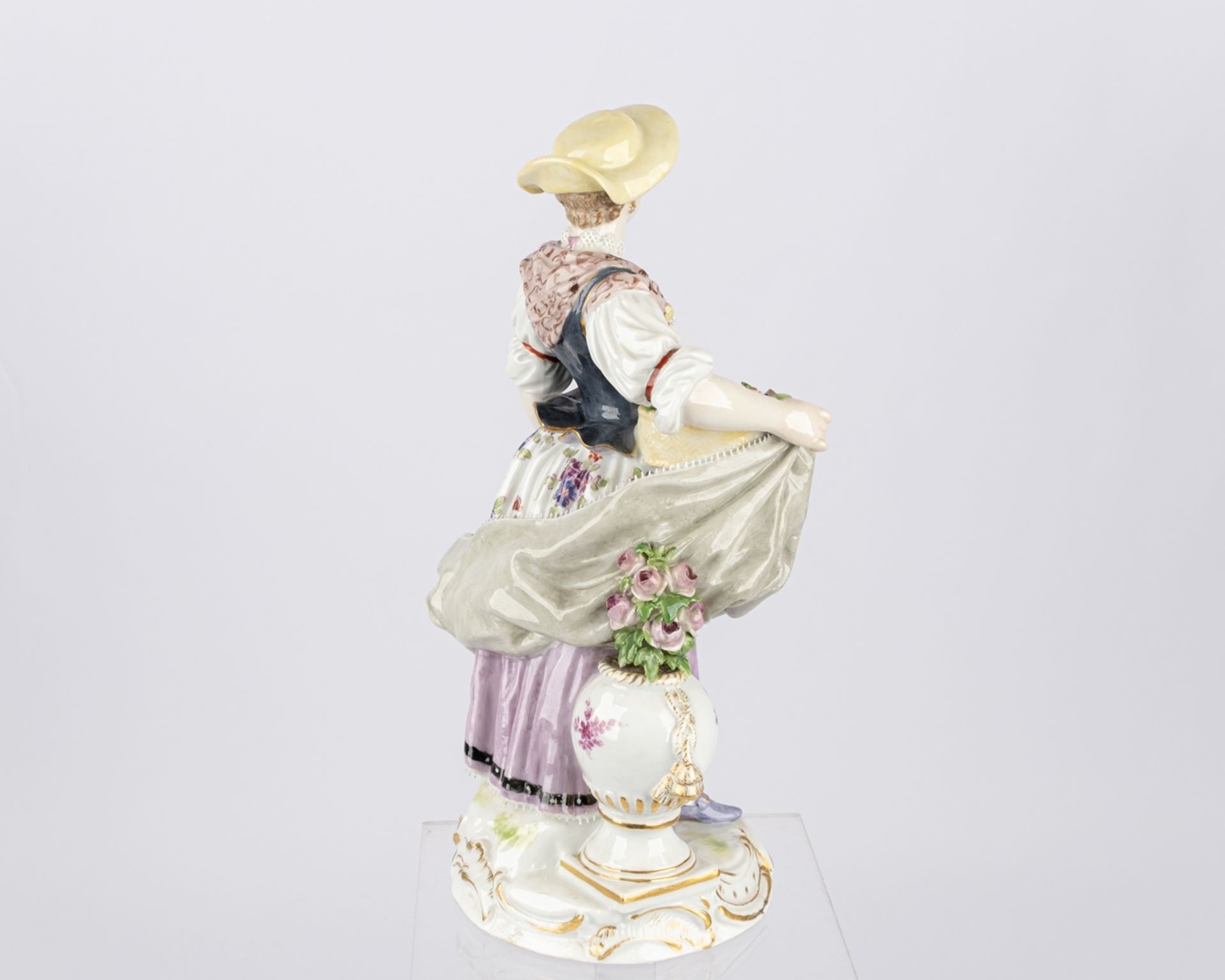 Porzellanfigur, "Gärtnerin mit Blumenkorb", Meissen, Schwertermarke, 1850-1924, 1. Wahl, Modellnumm - Bild 3 aus 5
