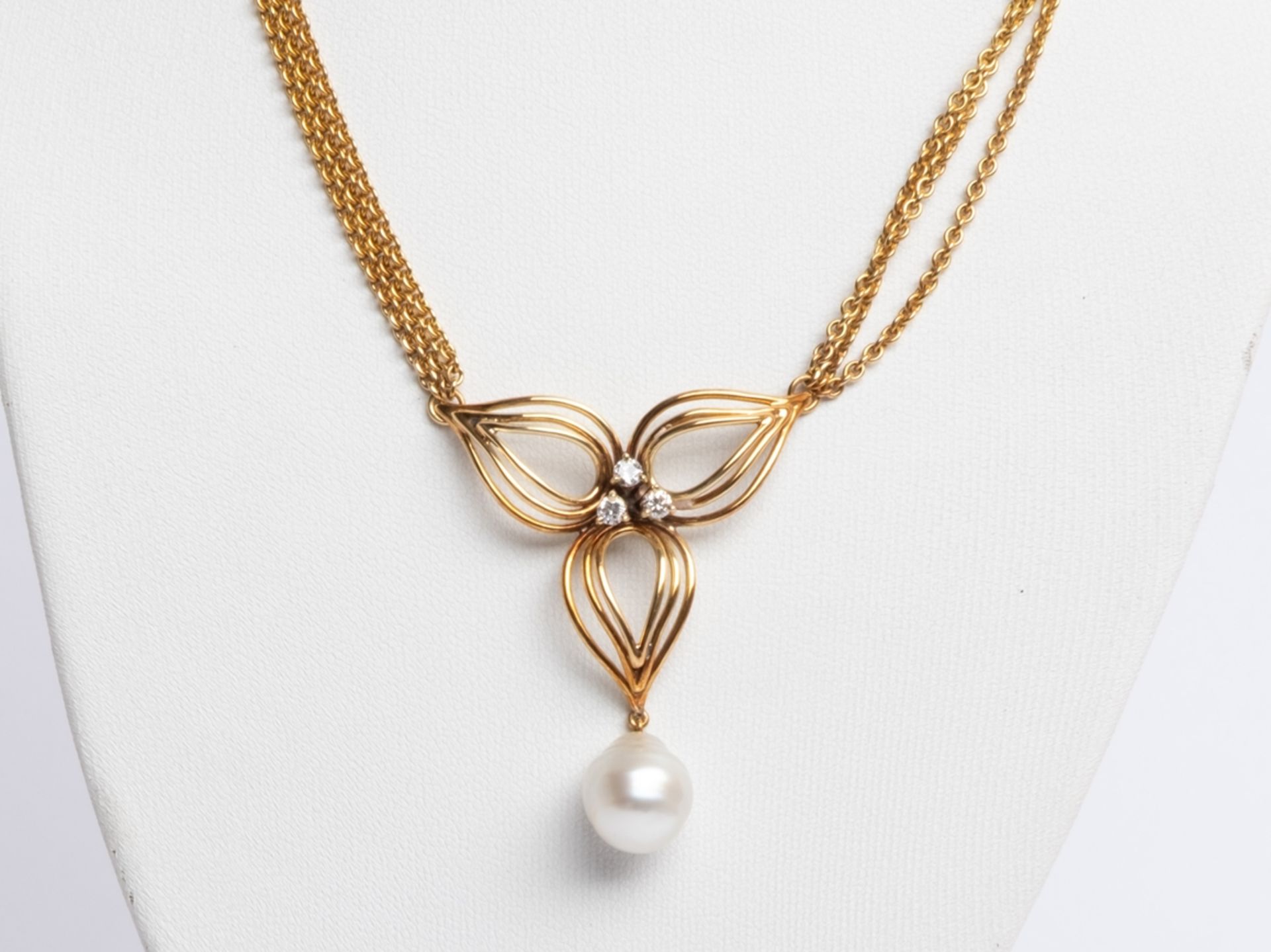 Collier, 14kt Rotgold, 3 Brillanten, 1 Barockperle, 12.5 x 10 mm, ca. 20.0 g