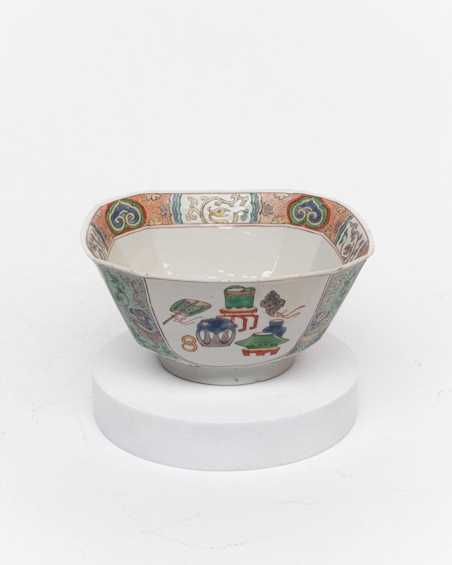 Schale, China, Kangxi, 1662-1722, Porzellan, famille verte, auf Standring die oktogonale Wandung, v