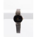 Christian Dior, um 1990, Damenarmbanduhr, brüniertes Gehäuse in Stahl mit goldfarbener Krone, schwa