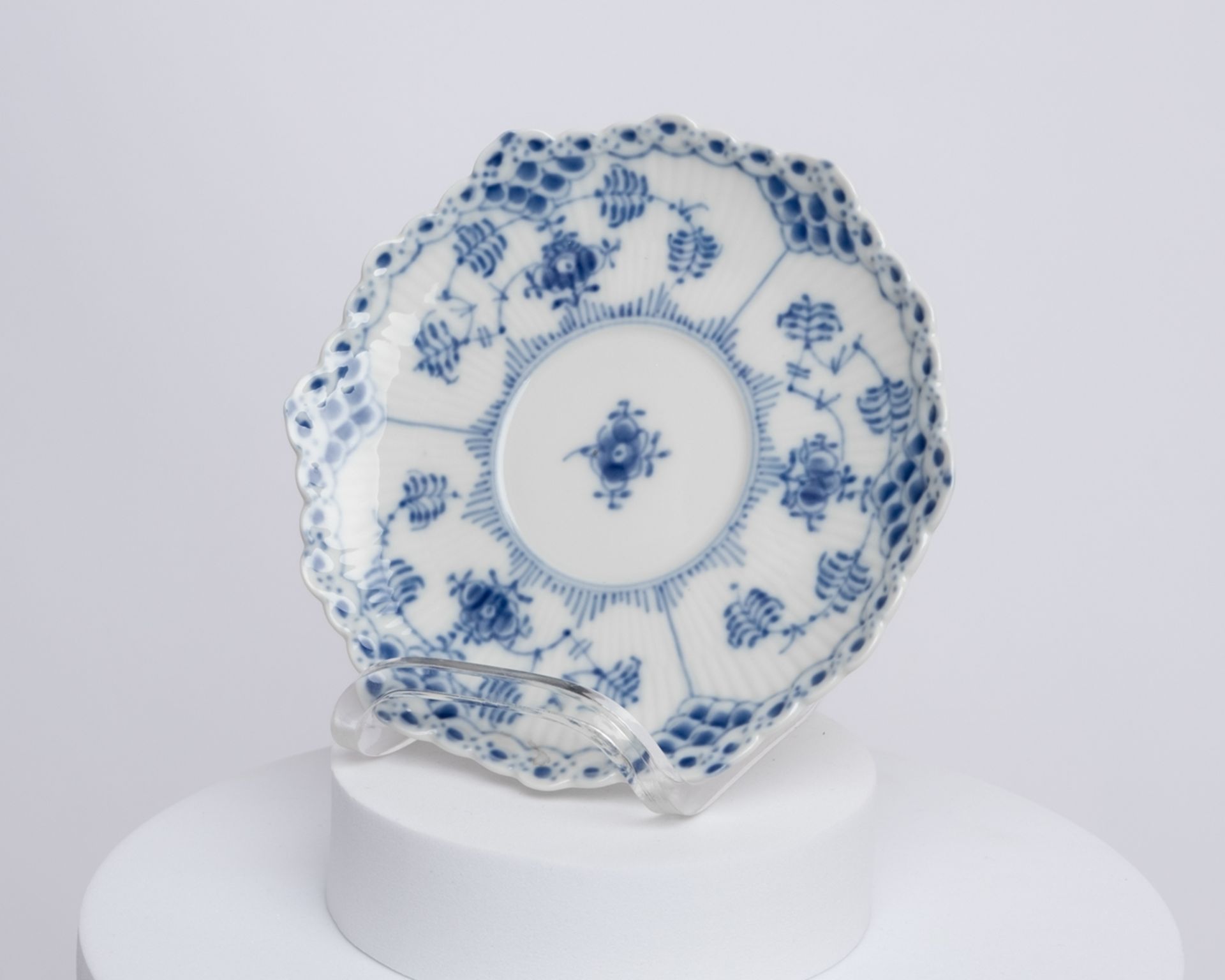 6 Mokkatassen mit Untertassen, Royal Kopenhagen, Musselmalet, Vollspitze, Modellnummer 1038 bzw. 05 - Bild 4 aus 5