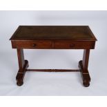 Viktorianischer Schreibtisch, England, Mitte 19. Jh., Mahagoni, rechteckige Platte mit grüner Leder