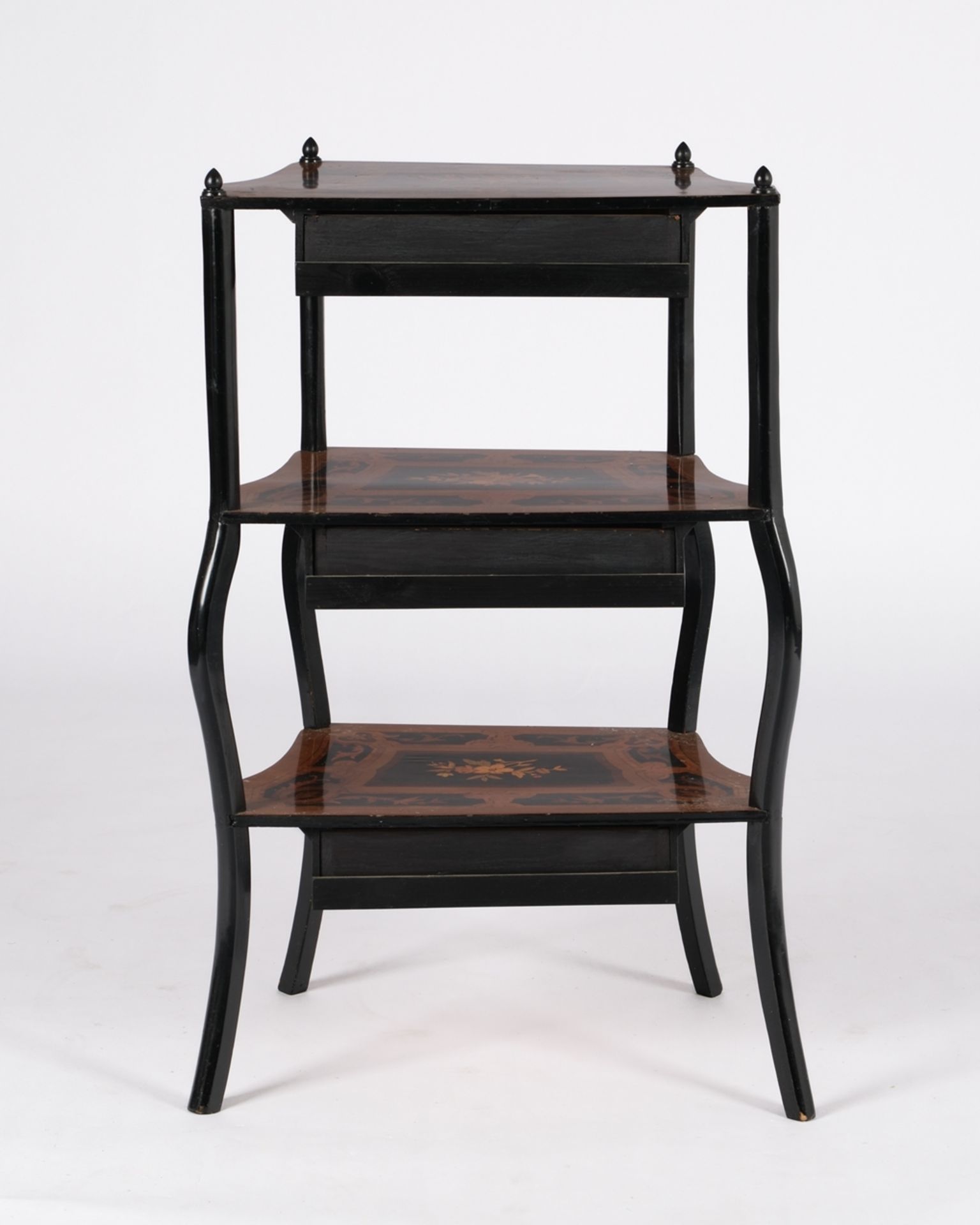 Etagere, 20. Jh., drei profilierte Platten jeweils mit floralen Einlagen und darunterliegenden Schü - Bild 4 aus 5