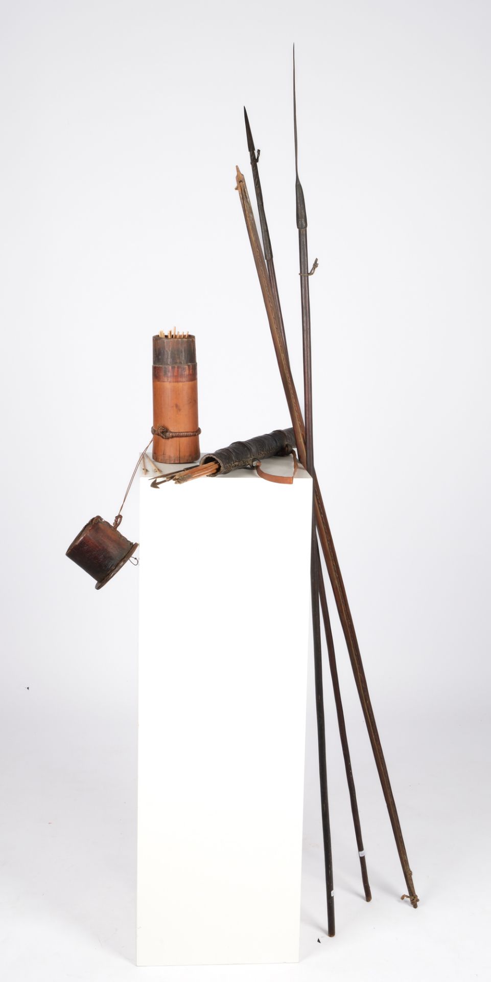 Bogen, Speer, Harpune, 2 Köcher mit Pfeilen, Tansania, Afrika, Eisen, Holz, Bambus, Leder, ca. 30-1