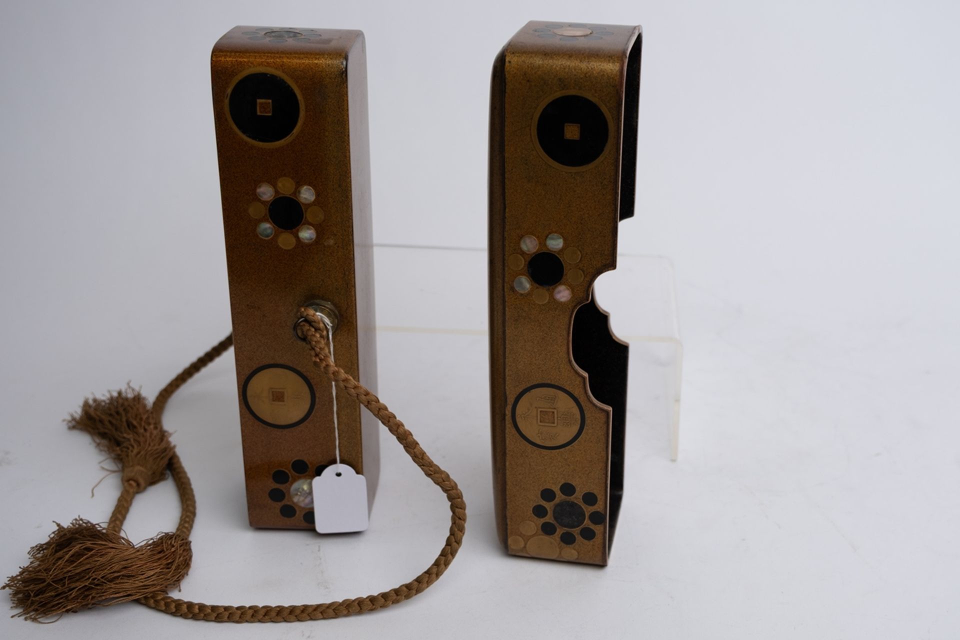 Stülpkasten, Japan, 19. Jh., außen mit Nashiji überzogen, verziert mit chinesischen Münzen mit der  - Bild 3 aus 3