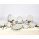 Speiseservice, 67-tlg., Nymphenburg, 1961-1962, gerippt, Goldrand: 12 Salatteller, 12 Vorspeisetell