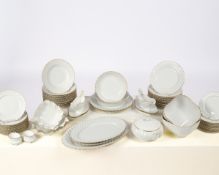 Speiseservice, 67-tlg., Nymphenburg, 1961-1962, gerippt, Goldrand: 12 Salatteller, 12 Vorspeisetell