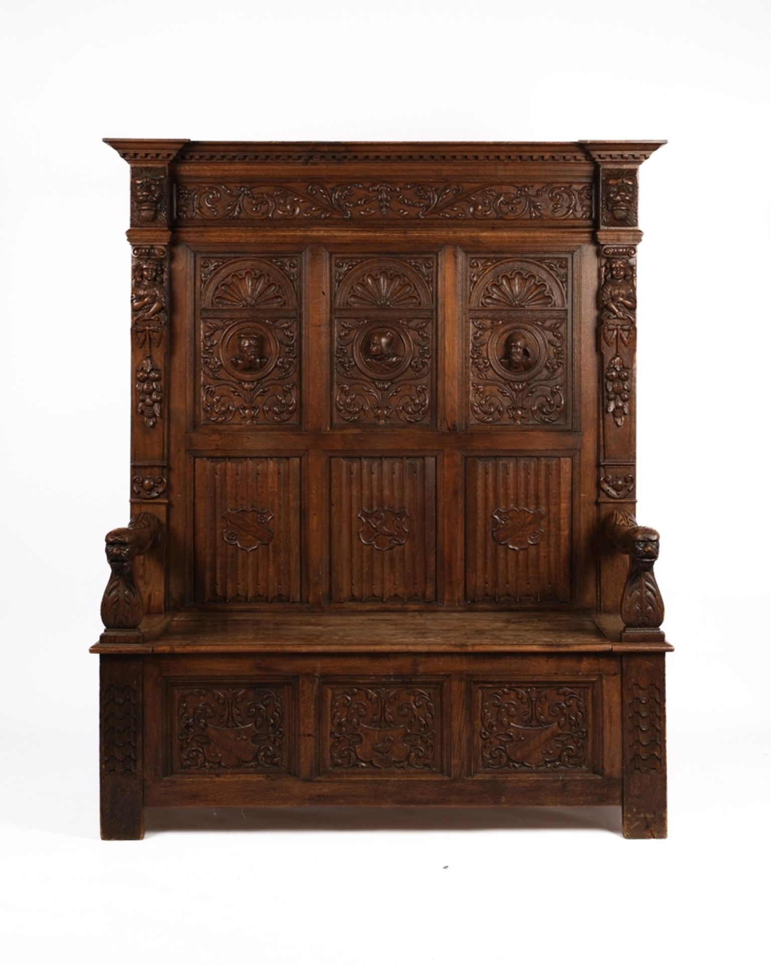 Truhenbank der Neorenaissance, Historismus, 2. Hälfte 19. Jh., Eiche, dreisitziger Bankkorpus mit a