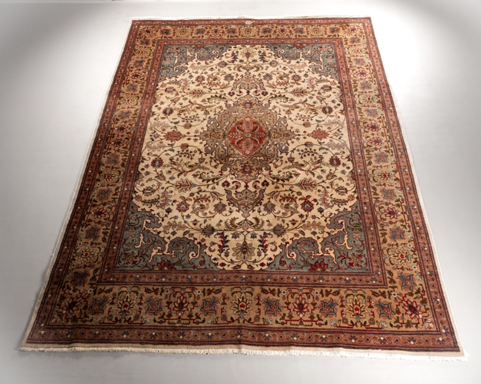 Täbris, wohl, signiert, ca. 4.00 x 2.94 m