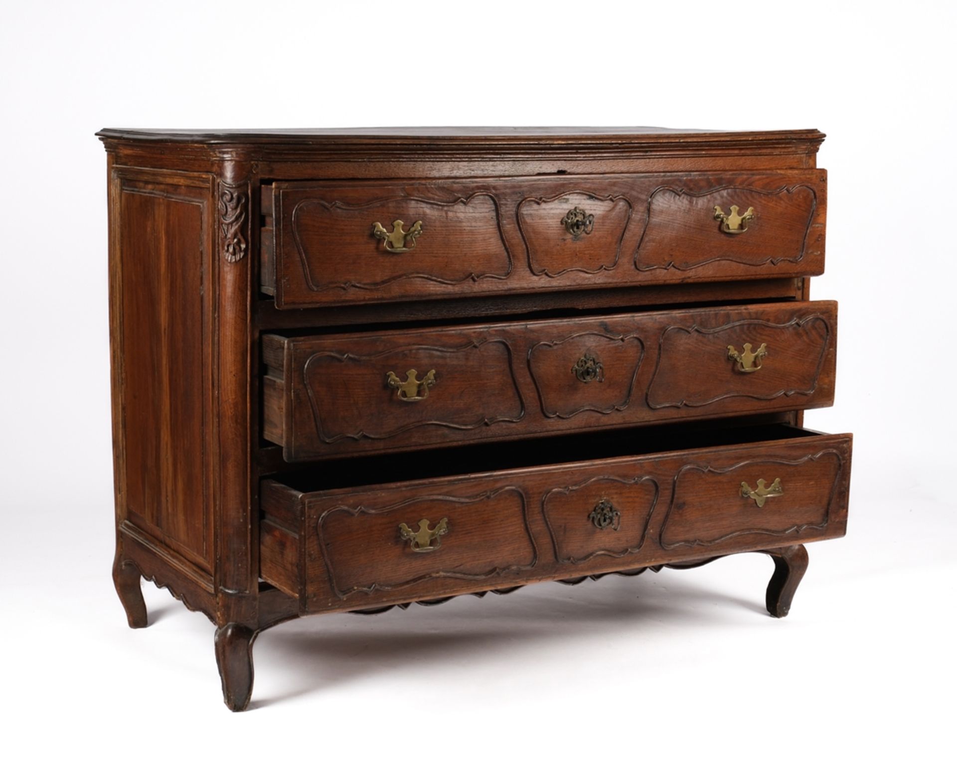 Lothringer Kommode, Frankreich, letztes Viertel 18. Jh., Eiche, dreischübiger Korpus mit gerundeten - Bild 3 aus 4