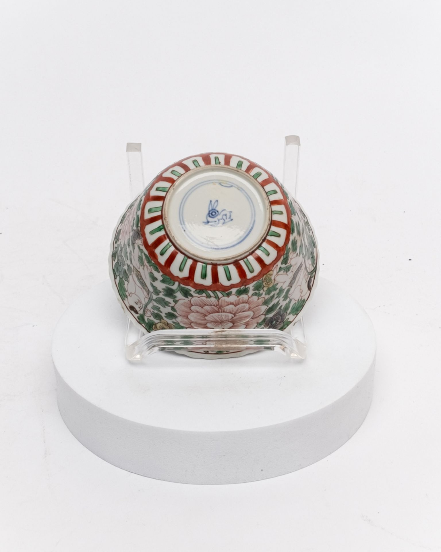 Schale, China, Kangxi, 1662-1722, Porzellan, famille verte, Kummenform, gerippte Wandung, blütenför - Bild 3 aus 3