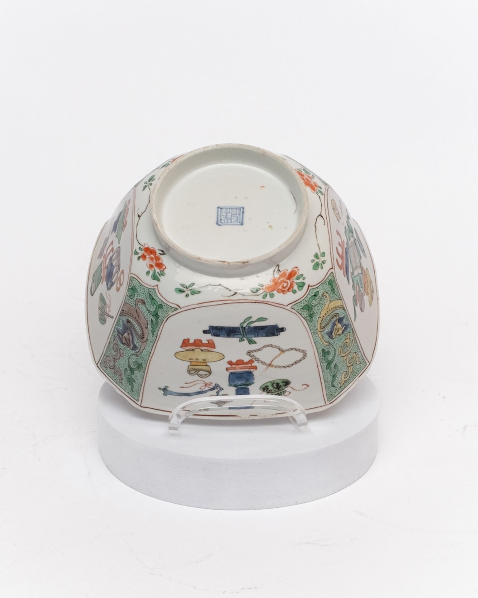 Schale, China, Kangxi, 1662-1722, Porzellan, famille verte, auf Standring die oktogonale Wandung, v - Bild 3 aus 3