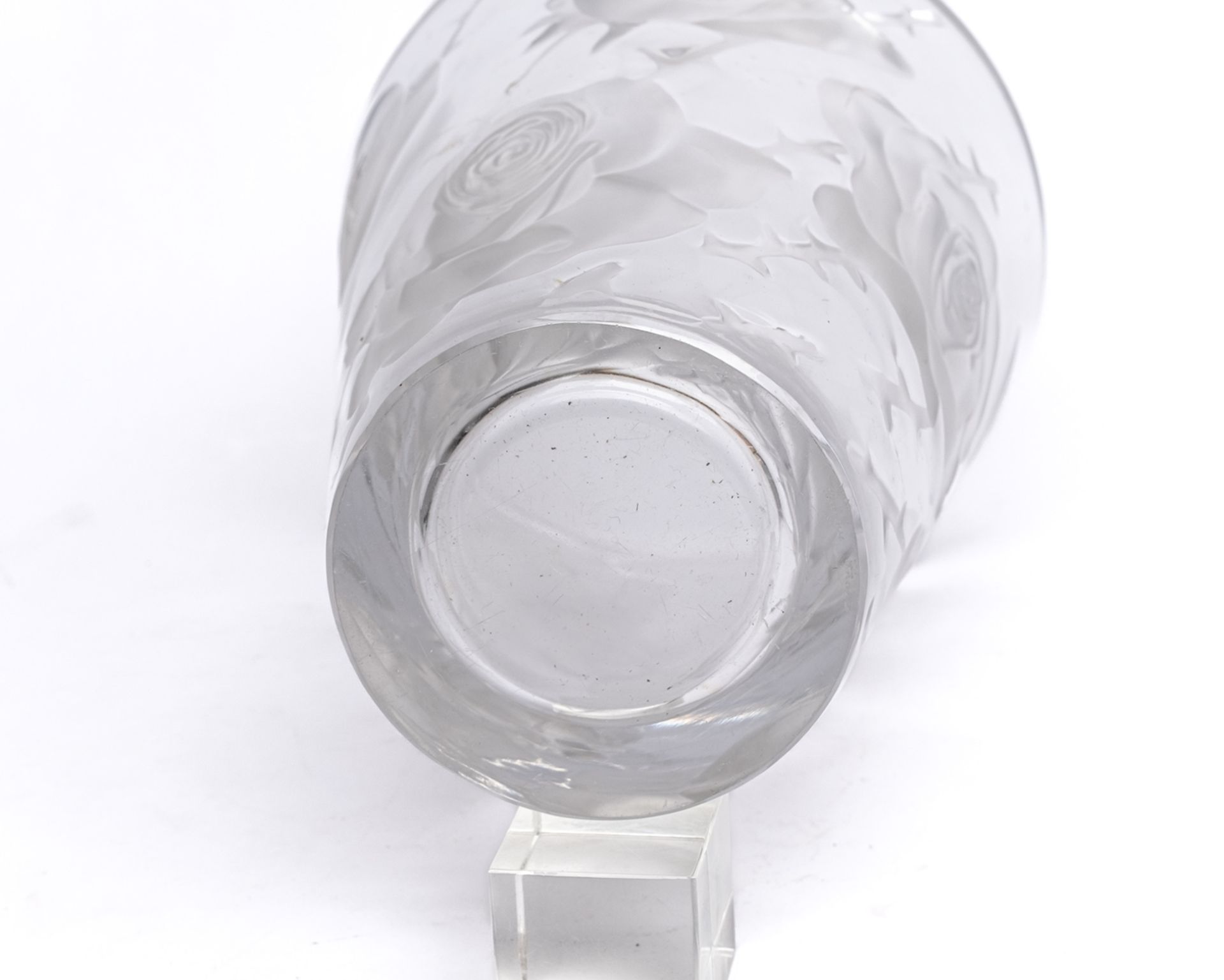 Vase, "Yasna", Lalique, farbloses Glas, teils mattiert, vierseitig, abstrakter Liniendekor, Vierpas - Bild 4 aus 4