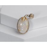 Anhänger, 14kt Gelbgold, Opalcabochon ca. 11.0 ct., Brillanten, ca. 7.2 g