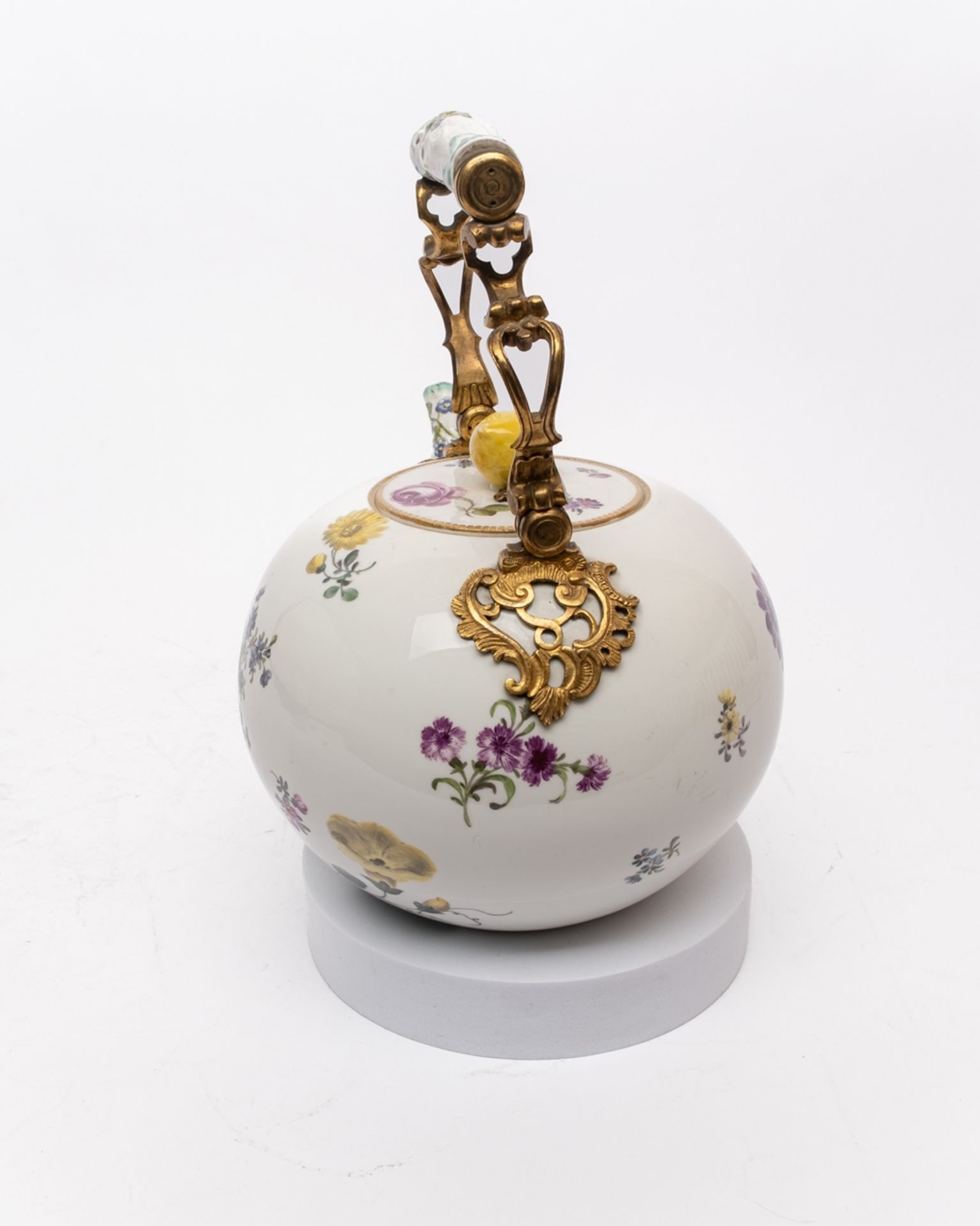 Teekanne mit Rechaud, Meissen, Schwertermarke, 18./19. Jh., große Kanne bemalt mit bunten Blumen, M - Bild 4 aus 6