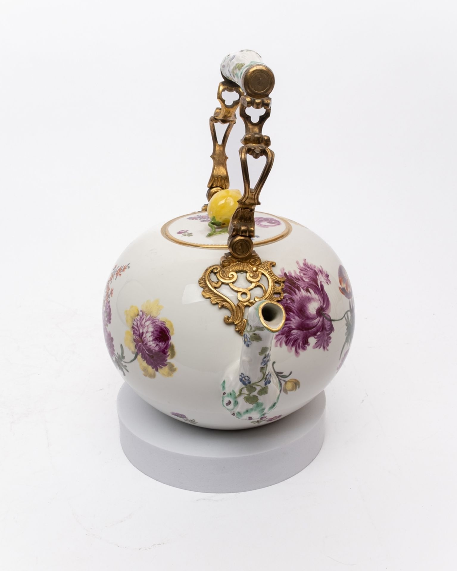 Teekanne mit Rechaud, Meissen, Schwertermarke, 18./19. Jh., große Kanne bemalt mit bunten Blumen, M - Bild 2 aus 6