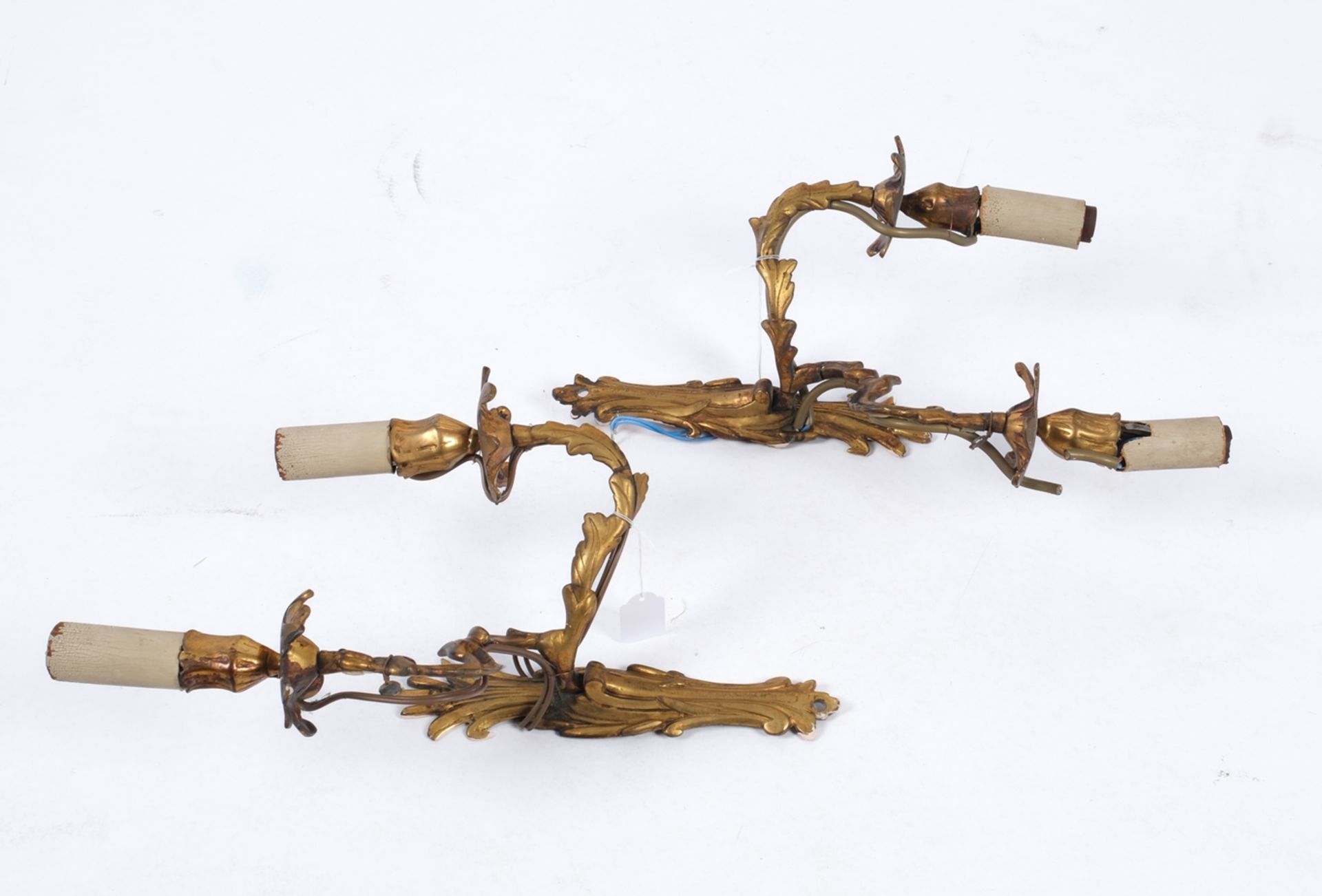 Paar Wandappliken, Louis XV, Bronze, reich geschweift mit floraler Ornamentik, je zweiflammig, elek - Bild 3 aus 3