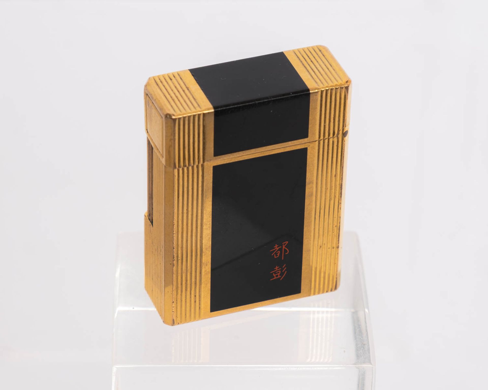 S T Dupont, Feuerzeug, Paris, Modell Initial Diagonal, vergoldet, Laque de Chine, num. "CTAA73", Ge