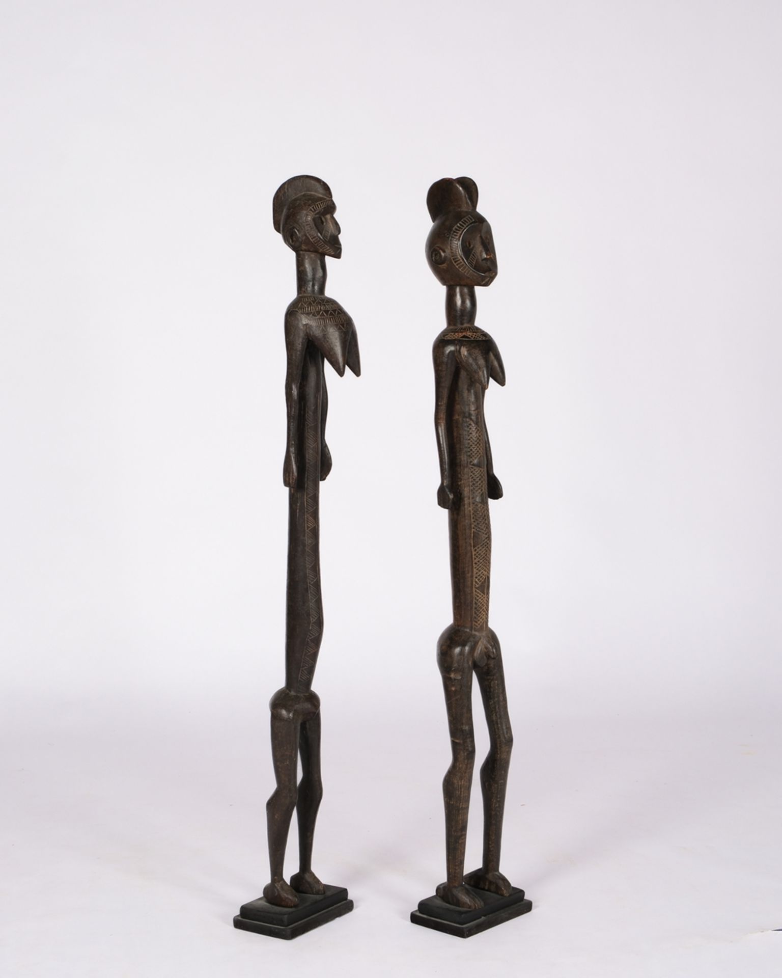 2 Figuren, weiblich, Mumuye, Burkina Faso, Afrika, Holz, geschnitzt, dunkle Patina, stellenweise gl - Bild 2 aus 3