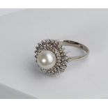 Ring, 14kt Weißgold, Diamanten, Perle ⌀ ca. 8.5 mm, ca. 6.6 g, RM 58