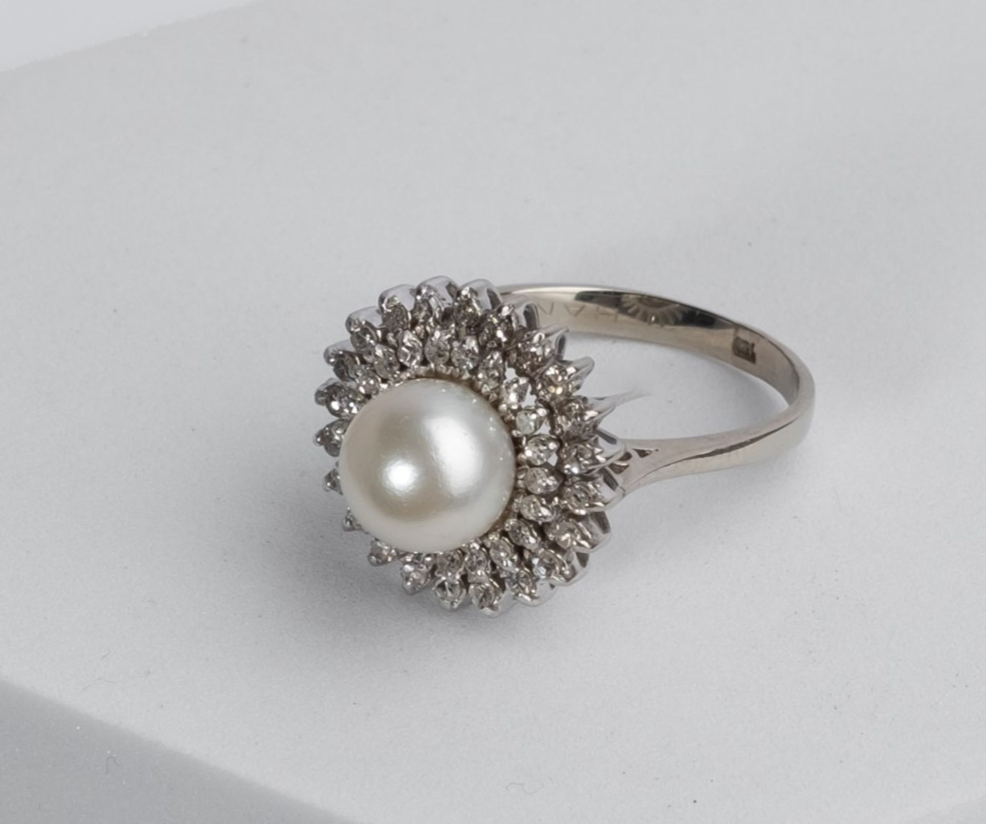 Ring, 14kt Weißgold, Diamanten, Perle ⌀ ca. 8.5 mm, ca. 6.6 g, RM 58