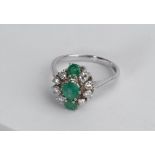 Ring, 14kt Weißgold, 3 Smaragde, 8 Brillanten, ca. 3.8 g, RM 57