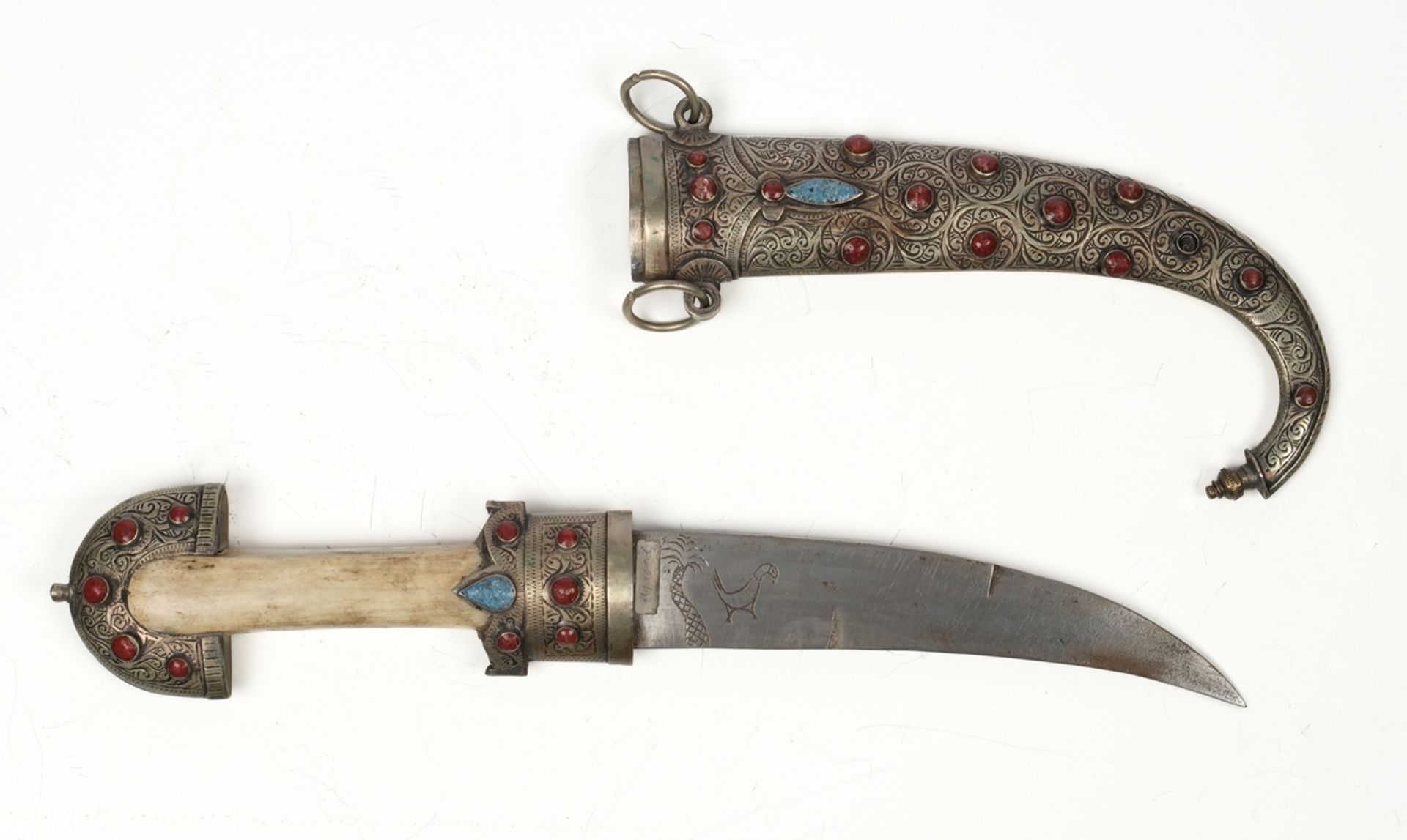 Konvolut von vier orientalischen Dolchen, 19./20. Jh., Griffe mit Holz, Bein und Silber, Scheiden t - Bild 3 aus 6